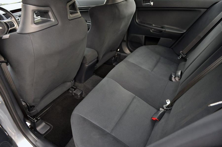  Mitsubishi Lancer Evolution X GSR 2013 года  (фото 18 из 43)